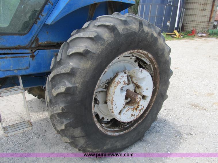 image for item B2763 1976 Ford 9600 row crop tractor