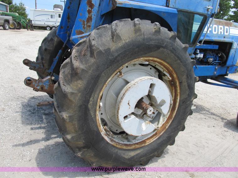 image for item B2763 1976 Ford 9600 row crop tractor