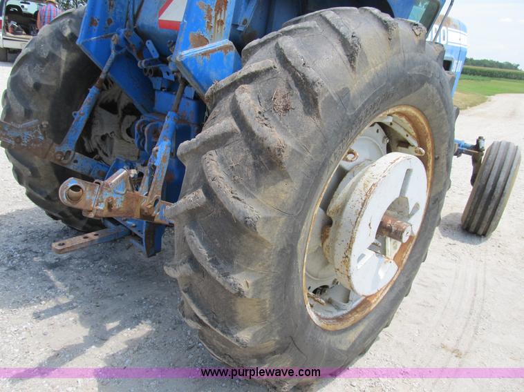 image for item B2763 1976 Ford 9600 row crop tractor