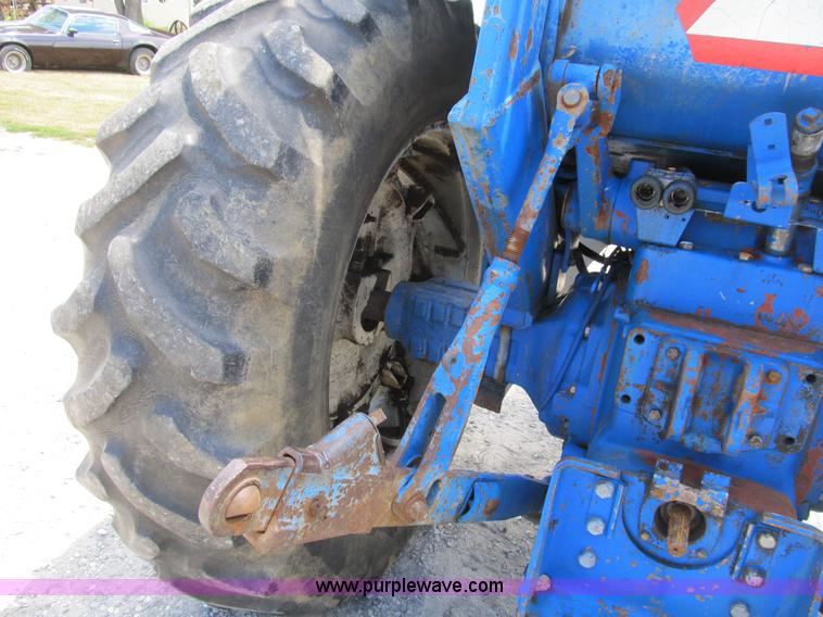 image for item B2763 1976 Ford 9600 row crop tractor