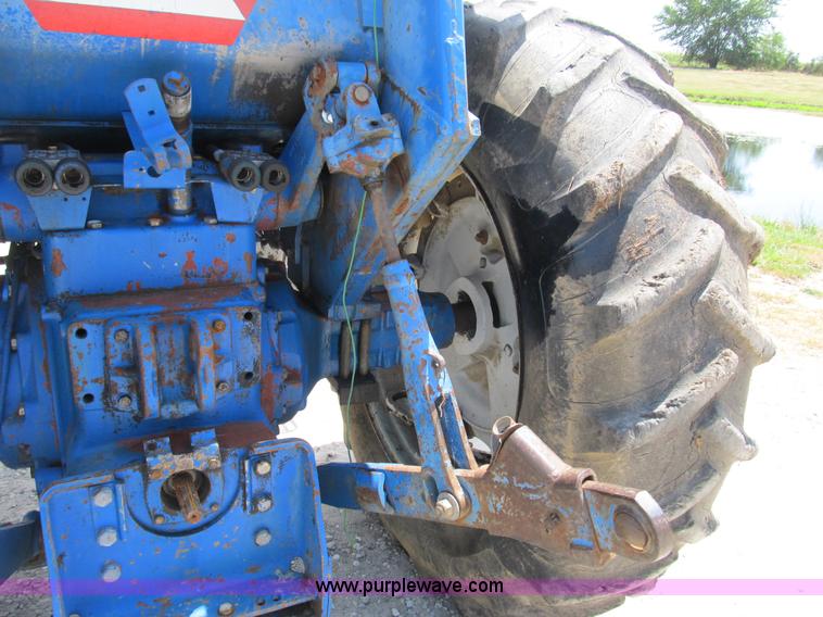 image for item B2763 1976 Ford 9600 row crop tractor