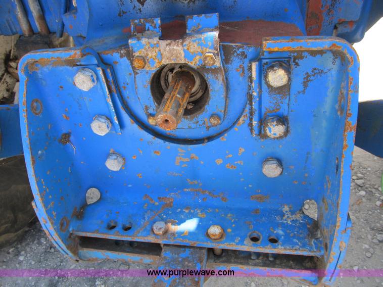 image for item B2763 1976 Ford 9600 row crop tractor