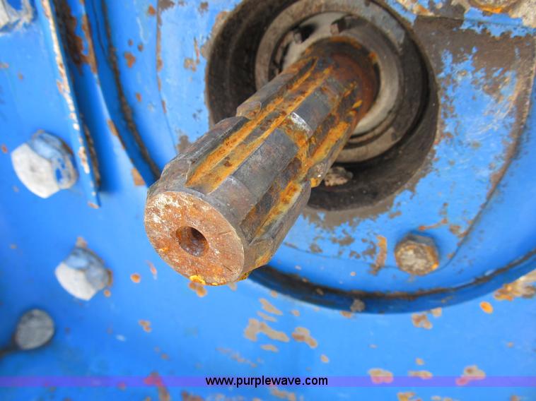 image for item B2763 1976 Ford 9600 row crop tractor