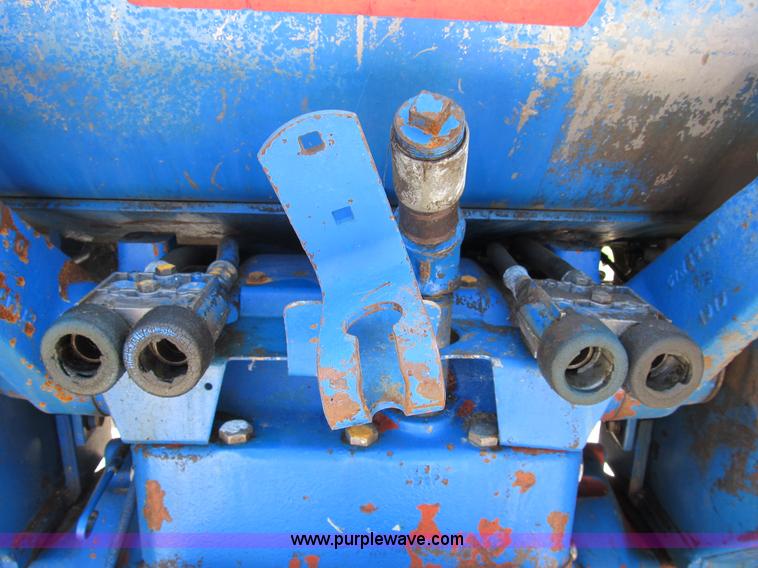 image for item B2763 1976 Ford 9600 row crop tractor