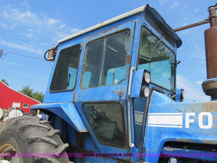 image for item B2763 1976 Ford 9600 row crop tractor