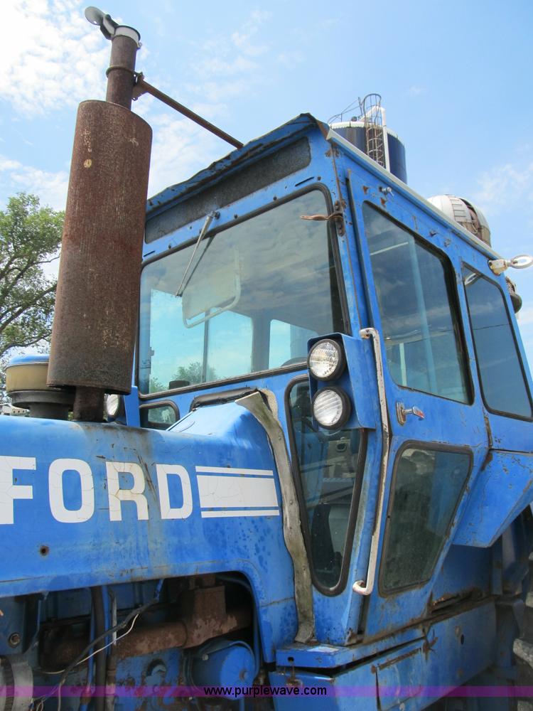 image for item B2763 1976 Ford 9600 row crop tractor