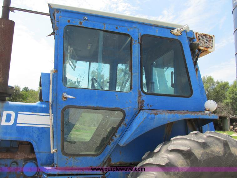 image for item B2763 1976 Ford 9600 row crop tractor
