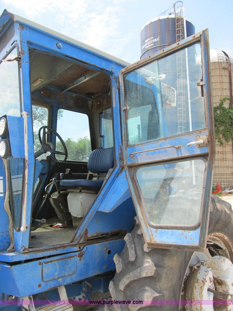 image for item B2763 1976 Ford 9600 row crop tractor