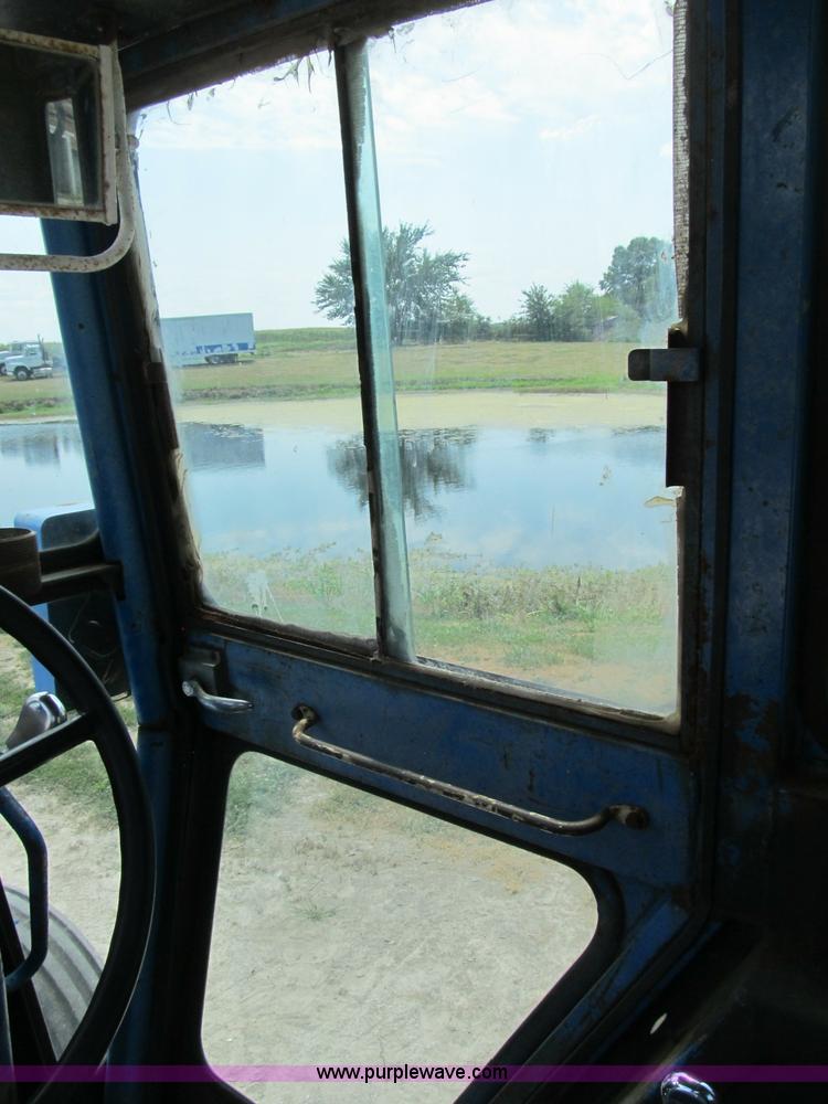 image for item B2763 1976 Ford 9600 row crop tractor