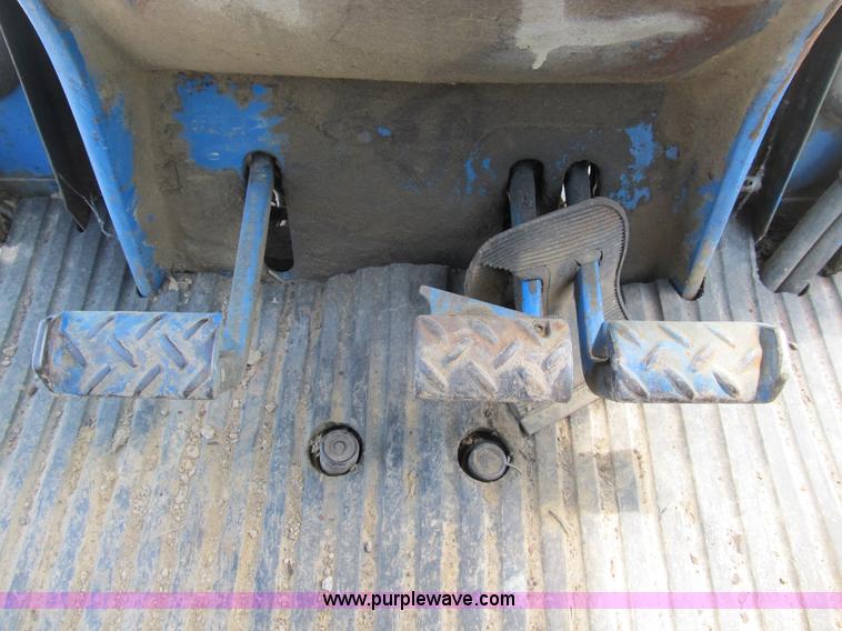 image for item B2763 1976 Ford 9600 row crop tractor