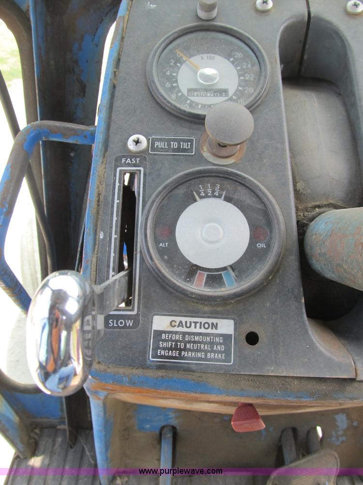 image for item B2763 1976 Ford 9600 row crop tractor