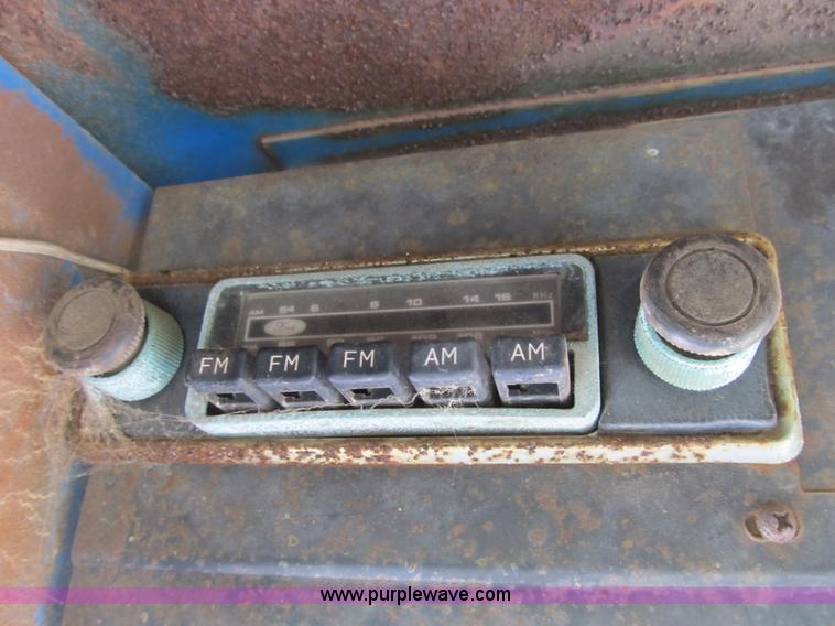 image for item B2763 1976 Ford 9600 row crop tractor