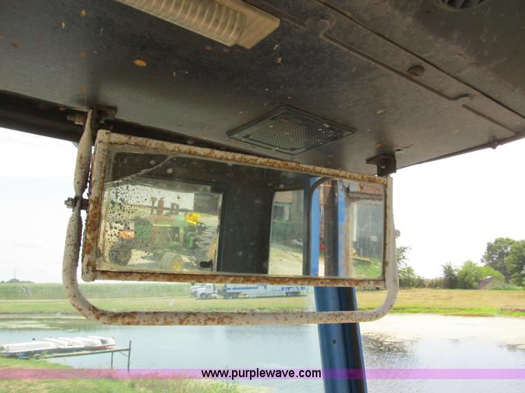 image for item B2763 1976 Ford 9600 row crop tractor