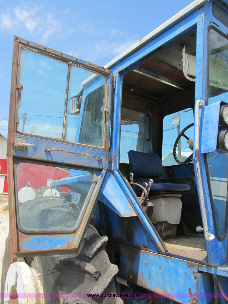image for item B2763 1976 Ford 9600 row crop tractor
