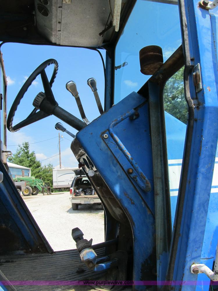 image for item B2763 1976 Ford 9600 row crop tractor
