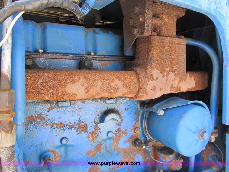 image for item B2763 1976 Ford 9600 row crop tractor