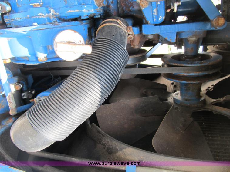 image for item B2763 1976 Ford 9600 row crop tractor