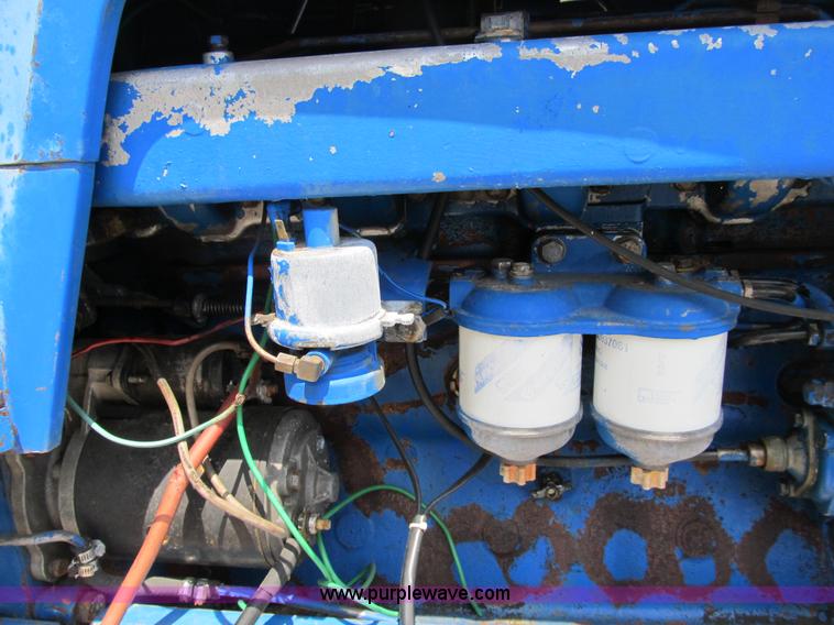 image for item B2763 1976 Ford 9600 row crop tractor