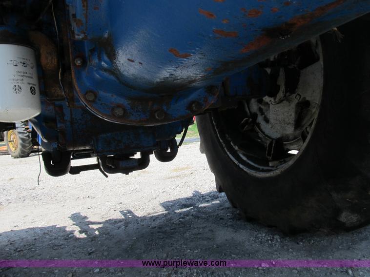 image for item B2763 1976 Ford 9600 row crop tractor