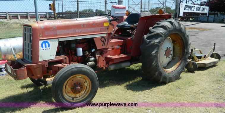 image for item B3810 1976 International 464 tractor