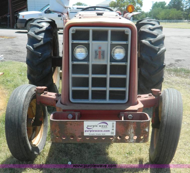 image for item B3810 1976 International 464 tractor