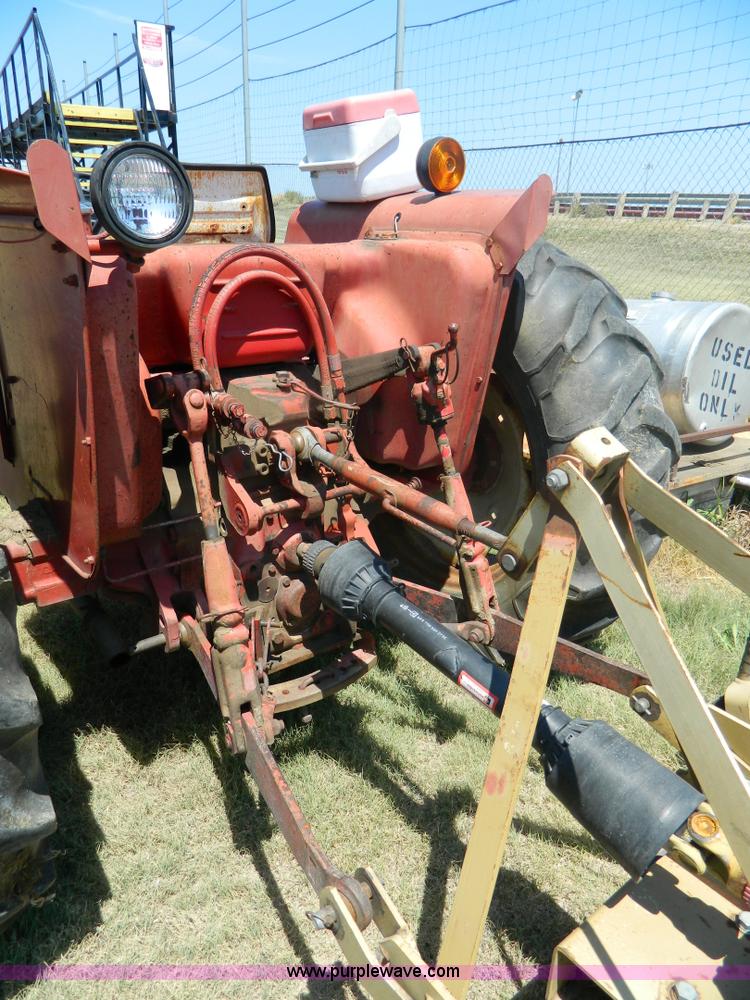 image for item B3810 1976 International 464 tractor