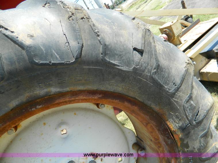 image for item B3810 1976 International 464 tractor