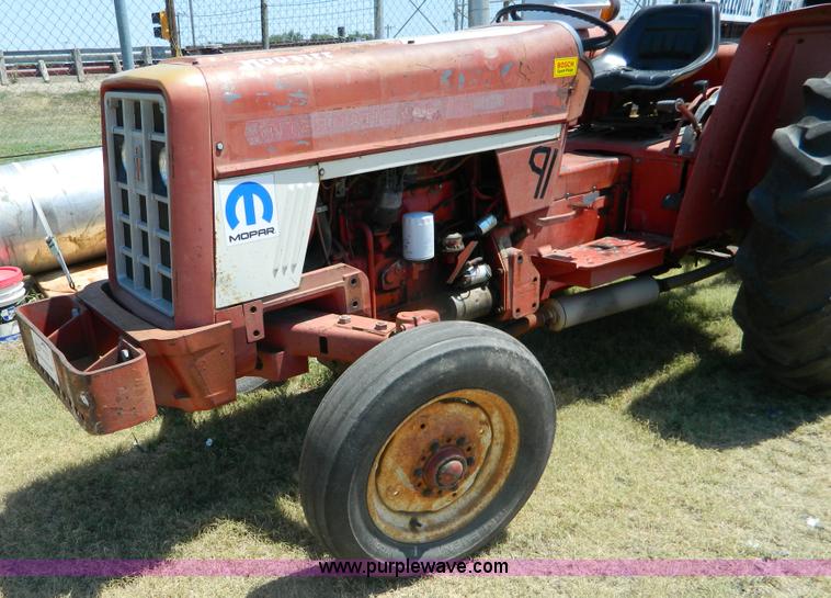 image for item B3810 1976 International 464 tractor