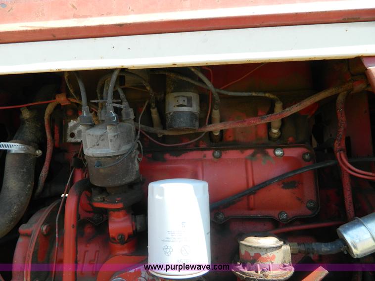 image for item B3810 1976 International 464 tractor