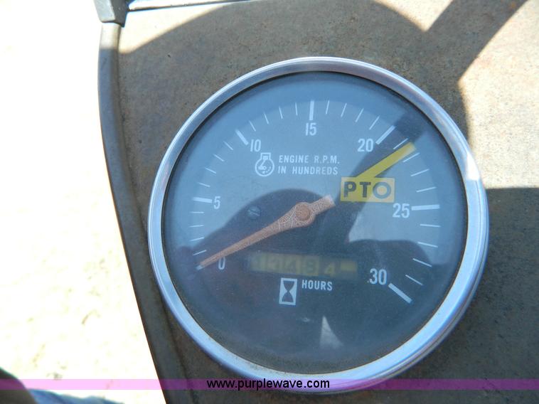 image for item B3810 1976 International 464 tractor