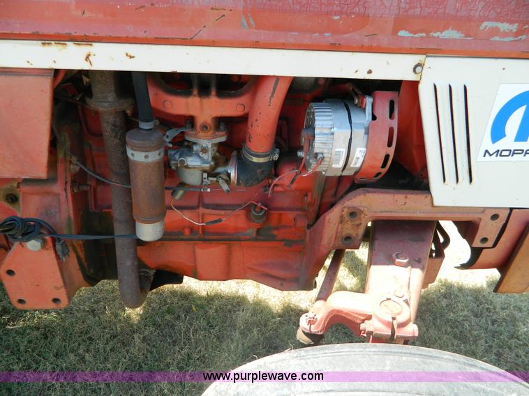 image for item B3810 1976 International 464 tractor