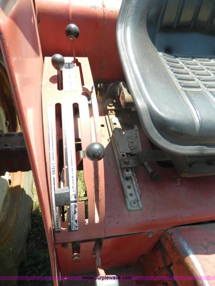 image for item B3810 1976 International 464 tractor