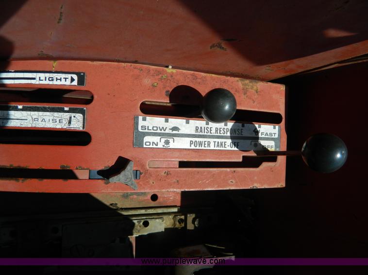 image for item B3810 1976 International 464 tractor