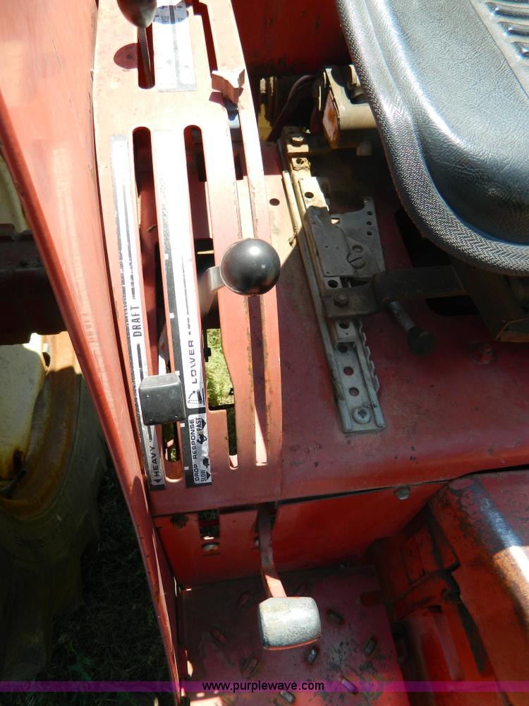 image for item B3810 1976 International 464 tractor