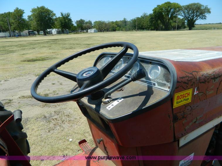 image for item B3810 1976 International 464 tractor