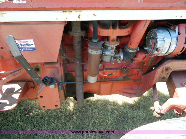 image for item B3810 1976 International 464 tractor