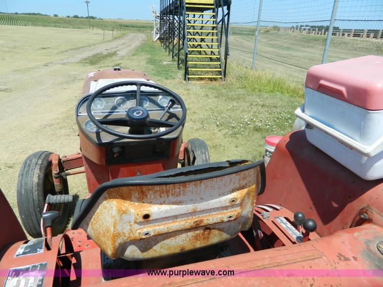 image for item B3810 1976 International 464 tractor