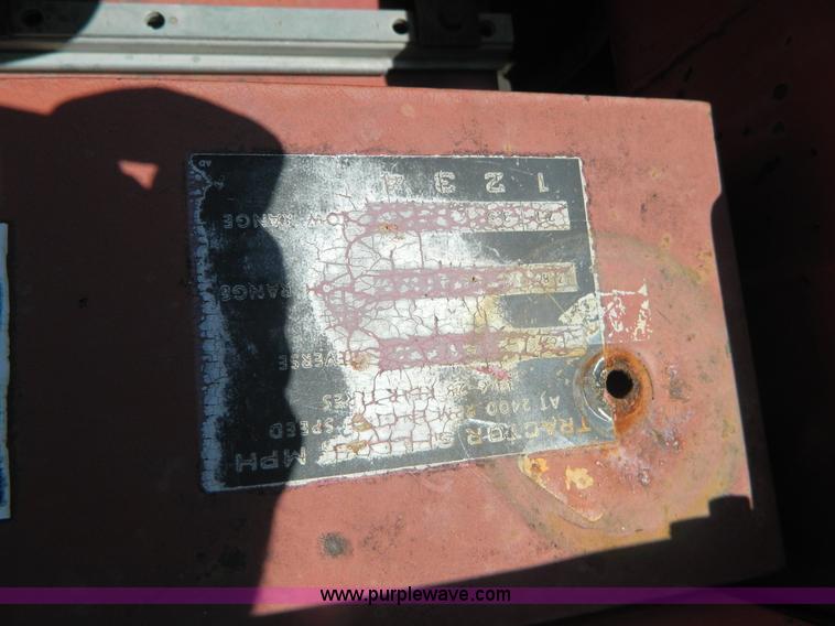 image for item B3810 1976 International 464 tractor