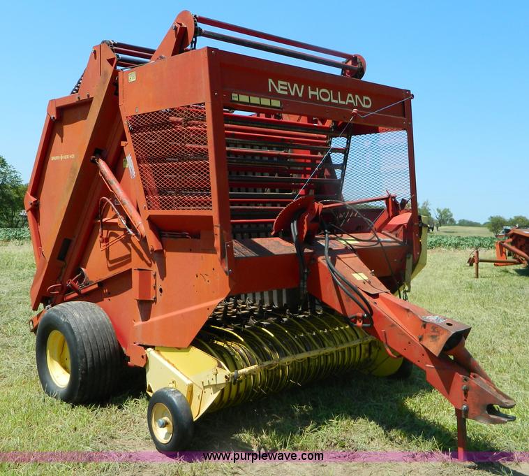 image for item B3812 1979 New Holland 851 round baler