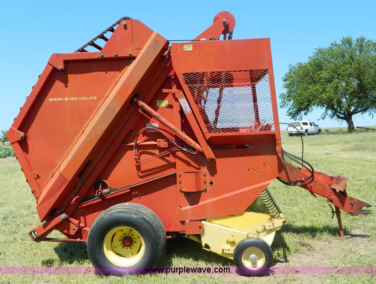 image for item B3812 1979 New Holland 851 round baler