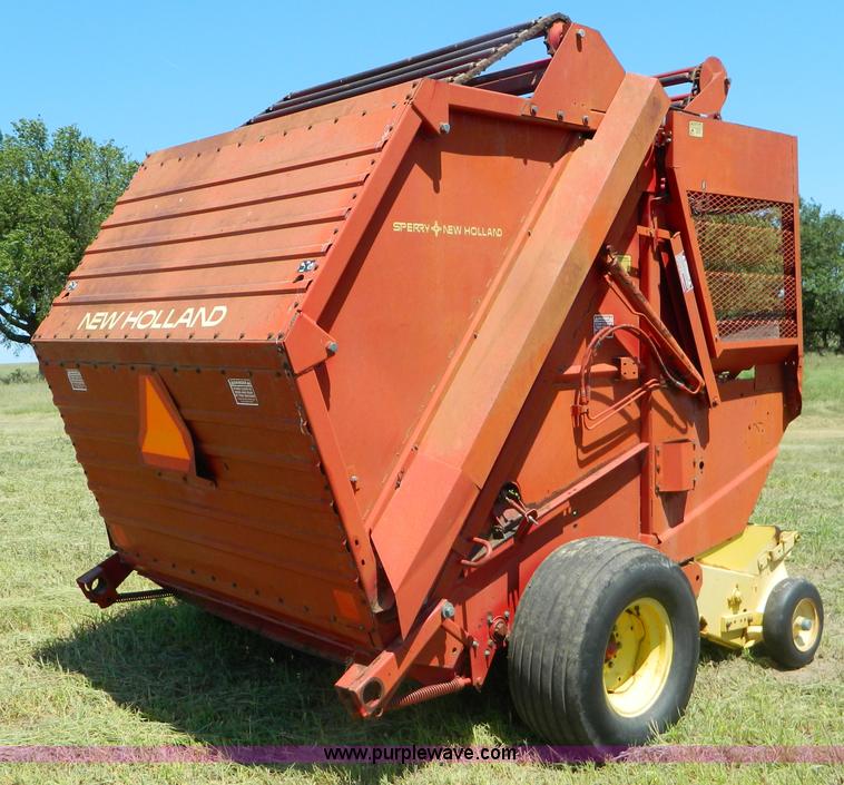 image for item B3812 1979 New Holland 851 round baler