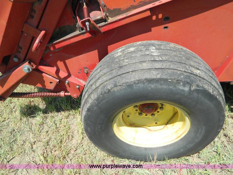 image for item B3812 1979 New Holland 851 round baler
