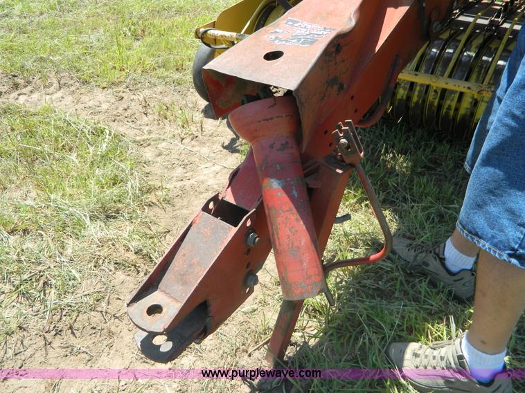 image for item B3812 1979 New Holland 851 round baler