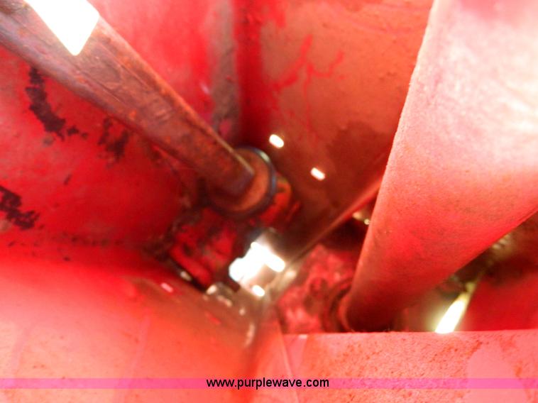 image for item B3812 1979 New Holland 851 round baler