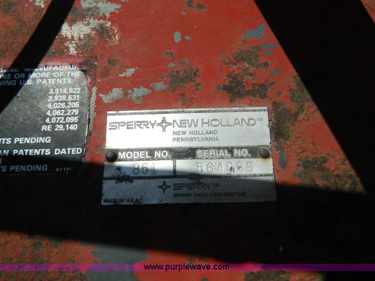 image for item B3812 1979 New Holland 851 round baler