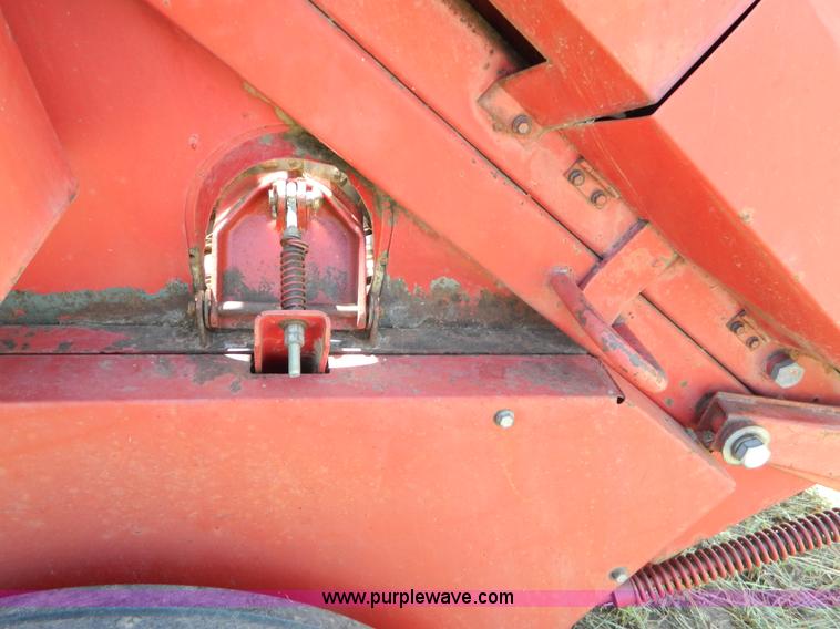 image for item B3812 1979 New Holland 851 round baler