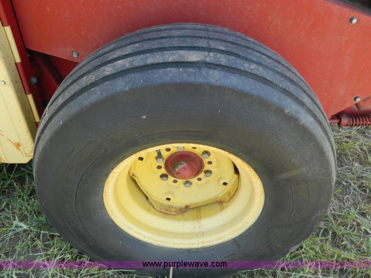 image for item B3812 1979 New Holland 851 round baler