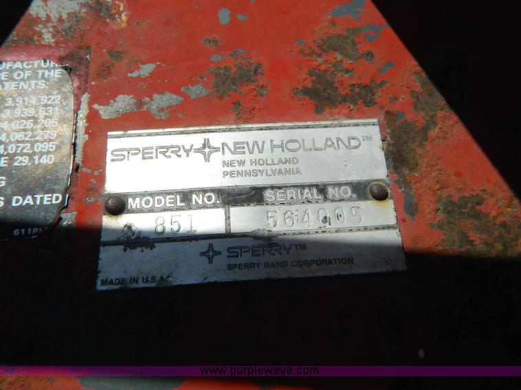 image for item B3812 1979 New Holland 851 round baler
