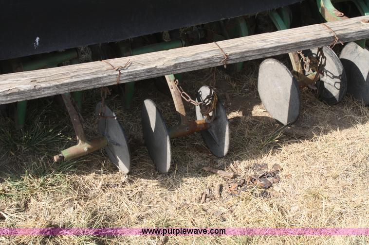 image for item B6866 John Deere 1500 Power Till seeder