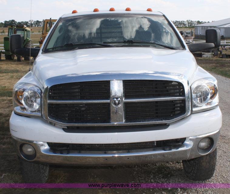 image for item B6867 2007 Dodge Ram 3500 HD quad cab flatbed pickup truck